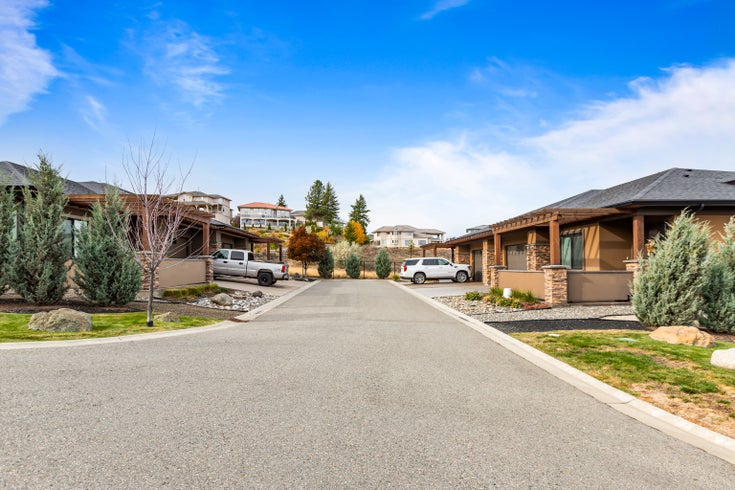 PACIFIC RIDGE ESTATES   --   2160 Pacific Way - British Columbia/Kamloops