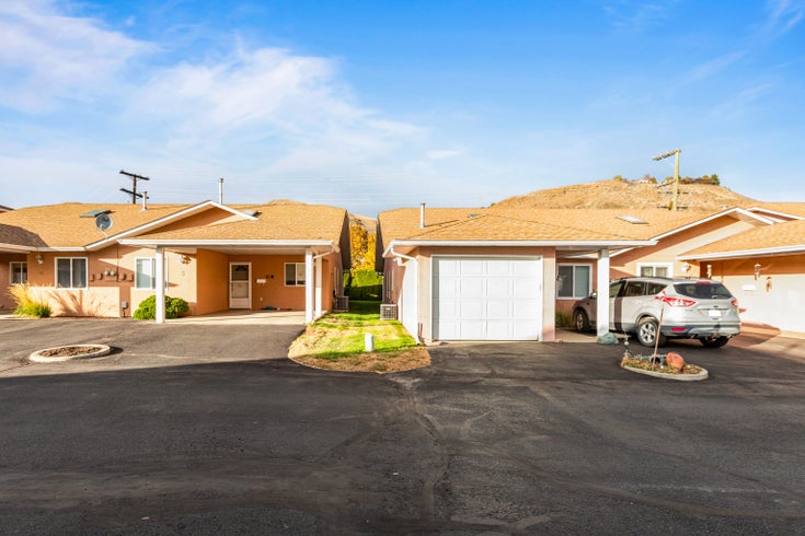 BLOSSOM PARK   --   1285 14th St - British Columbia/Kamloops