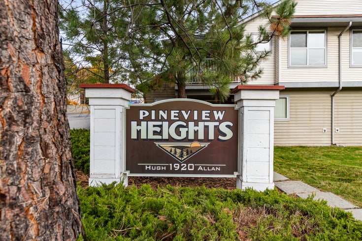 PINEVIEW HEIGHTS   --   1920 Hugh Allan Dr - British Columbia/Kamloops