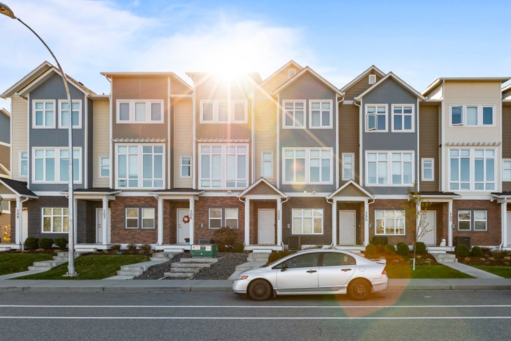 CANYON GATE   --   1951 Qu'Appelle Blvd - British Columbia/Kamloops