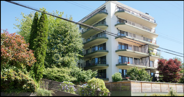 Wesmoor   --   747 17TH ST - West Vancouver/Ambleside #1