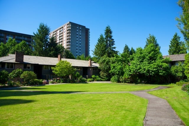 Spuraway Gardens   --   235 KEITH RD - West Vancouver/Cedardale #12