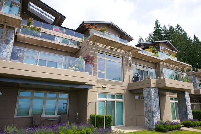The Aerie   --   2535 GARDEN CT - West Vancouver/Whitby Estates #19