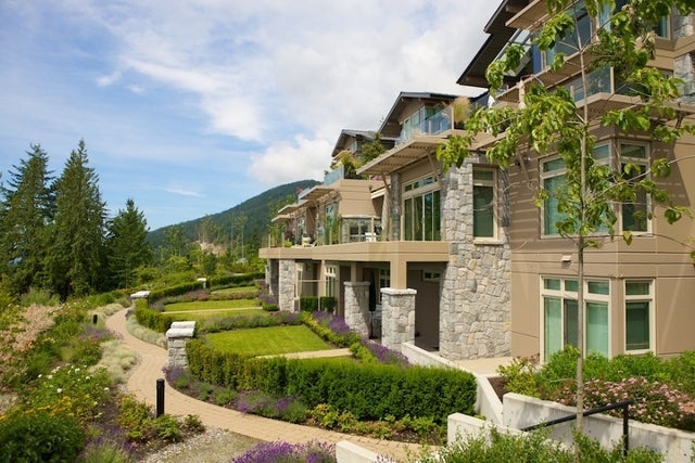 The Aerie   --   2535 GARDEN CT - West Vancouver/Whitby Estates #24
