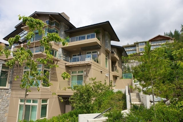 The Aerie   --   2535 GARDEN CT - West Vancouver/Whitby Estates #26