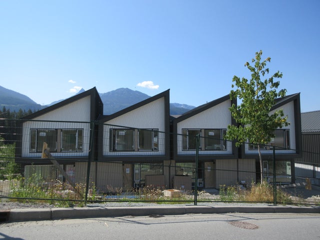 Talus at Holborn University Heights   --   40809 THE CRESCENT - Squamish/University Highlands