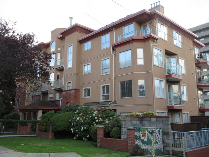 Carmel Place ll   --   111 W 5TH ST - North Vancouver/Lower Lonsdale #1