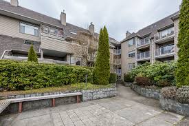 Parkway Terrace   --   1050 BOWRON CT - North Vancouver/Roche Point #1