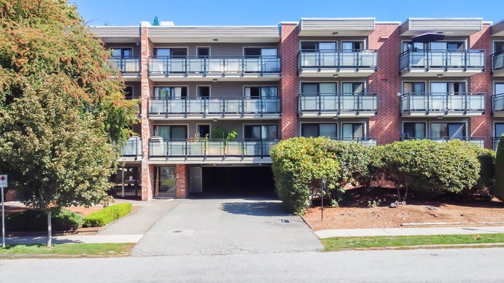 Emerald Manor   --   360 E 2ND ST - North Vancouver/Lower Lonsdale #1