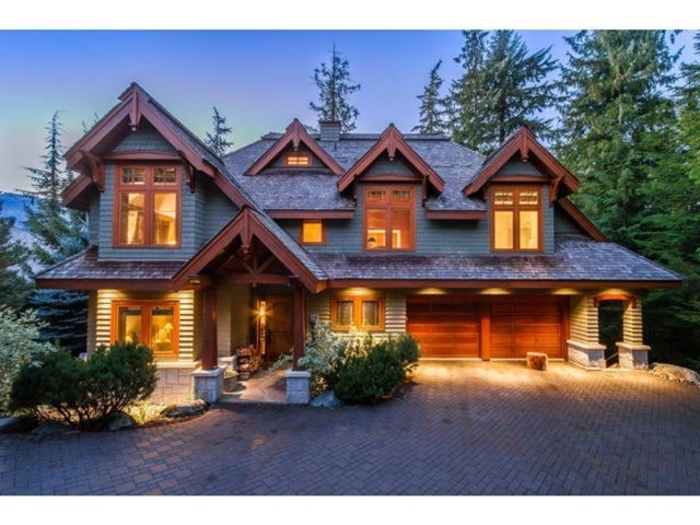 Charming Luxury Chalet in Exclusive Horstman Estates