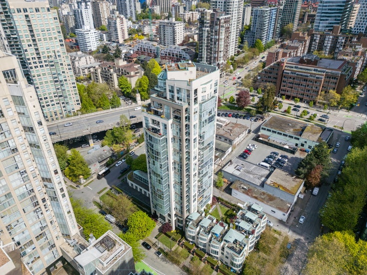 Coral Court - 907 Beach Ave - Exterior