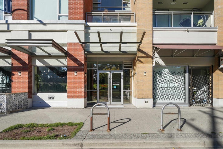 V6A - 221 Union St - Front Door