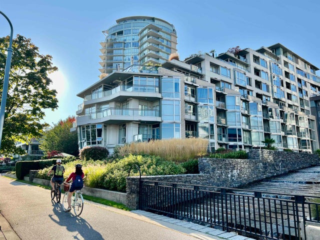 Crestmark One   --   1288 MARINASIDE CR - Vancouver West/Yaletown