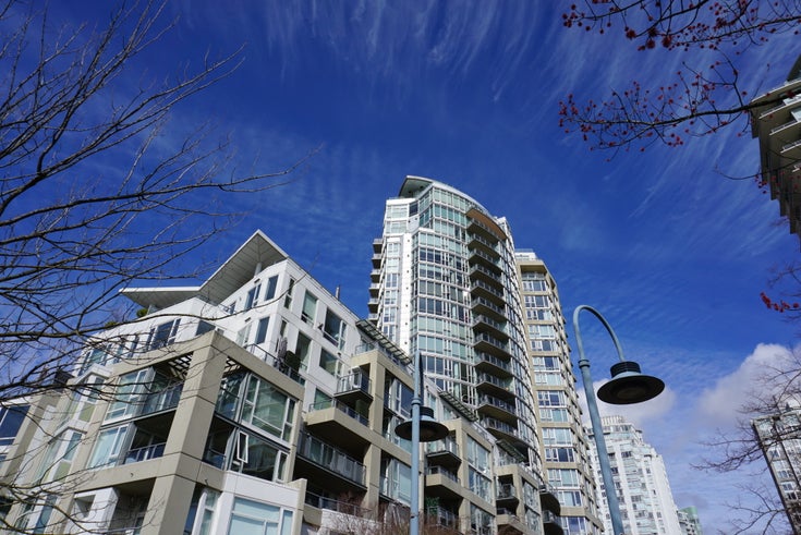 Columbus   --   1383 MARINASIDE CR - Vancouver West/Yaletown