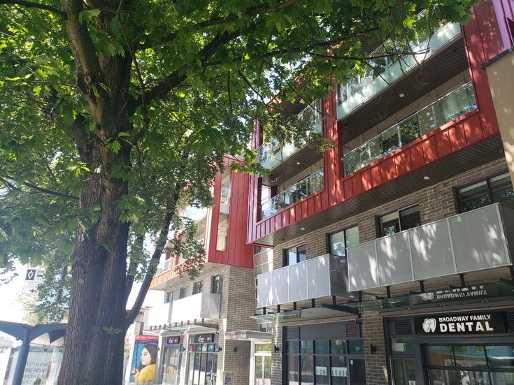 Synchro   --   379 E BROADWAY  - Vancouver East/Mount Pleasant VE