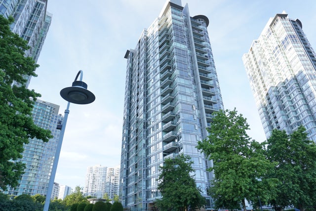 Quay West Resort Two   --   1067 MARINASIDE CRESCENT - Vancouver West/Yaletown