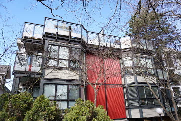 555 East 8th   --   555 E 8th Avenue - Vancouver East/Mount Pleasant VE