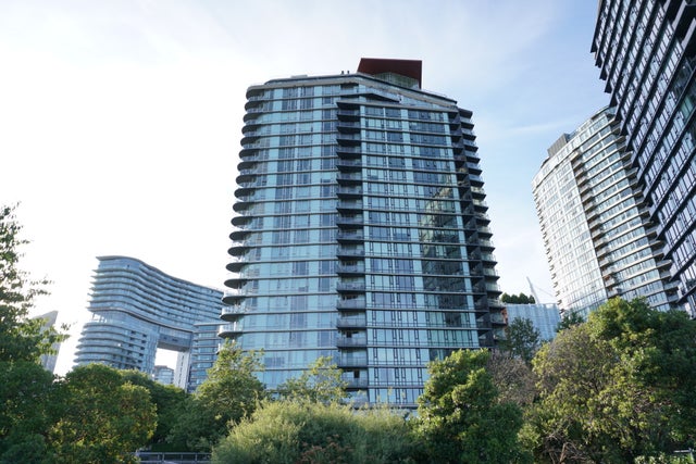 Flagship   --   8 SMITHE MEWS - Vancouver West/Yaletown