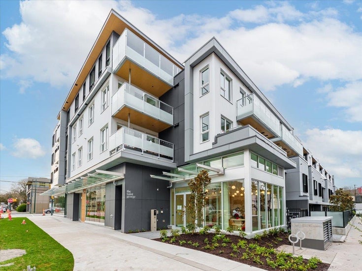 Saint George   --   471 E BROADWAY - Vancouver East/Mount Pleasant VE