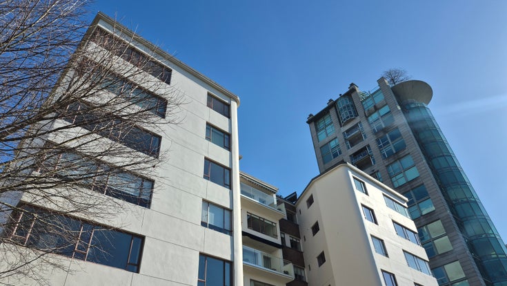 Beach Townhouse Apartments   --   1949 BEACH AV - Vancouver West/West End VW