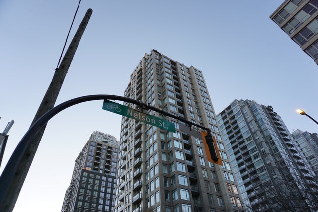 Bentley   --   1001 HOMER ST - Vancouver West/Yaletown