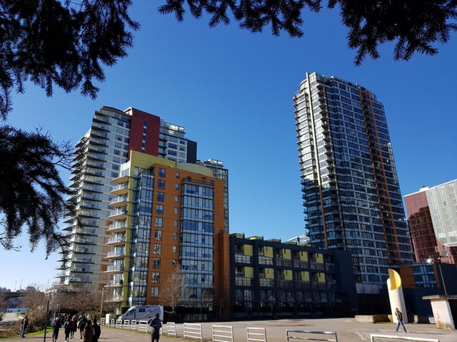 33 Smithe