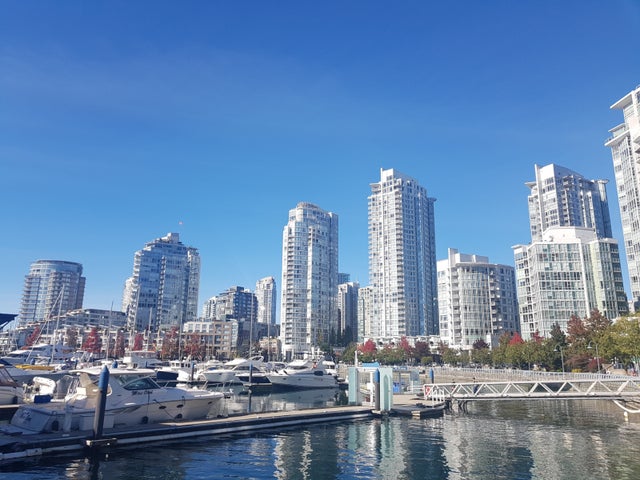 1033 MARINASIDE CR