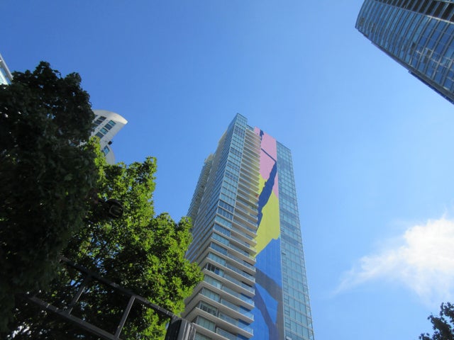 Charleson   --   499 PACIFIC ST - Vancouver West/Yaletown