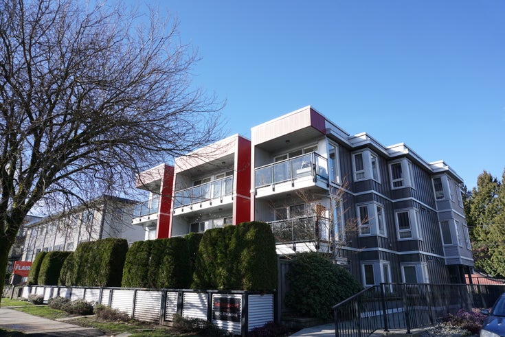 Ridgemont   --   659 E 8th Avenue - Vancouver East/Mount Pleasant VE