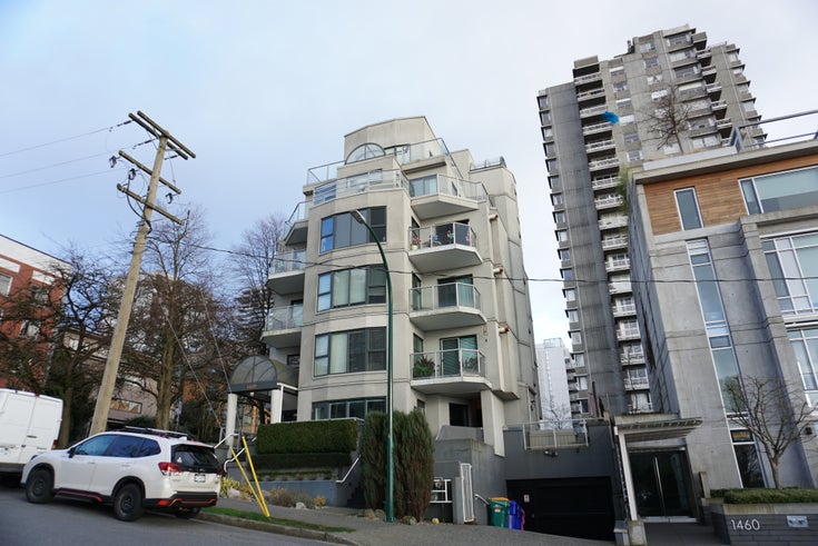 Il Faro   --   1410 BUTE ST - Vancouver West/West End VW