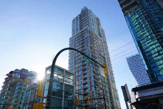 Maddox   --   1351 CONTINENTAL ST - Vancouver West/Downtown VW