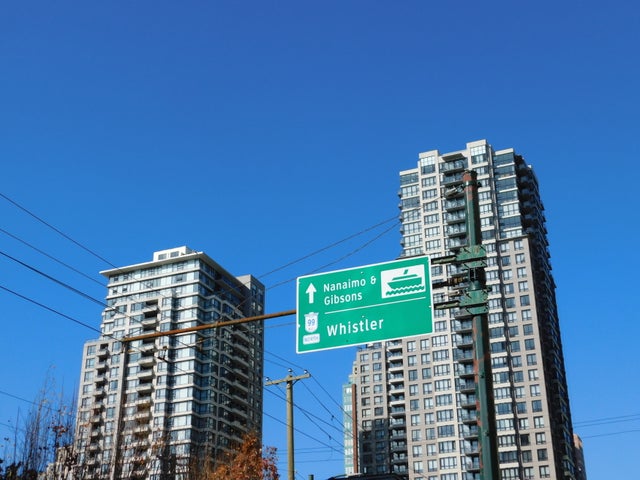 Yaletown Park 2   --   909 MAINLAND ST - Vancouver West/Yaletown