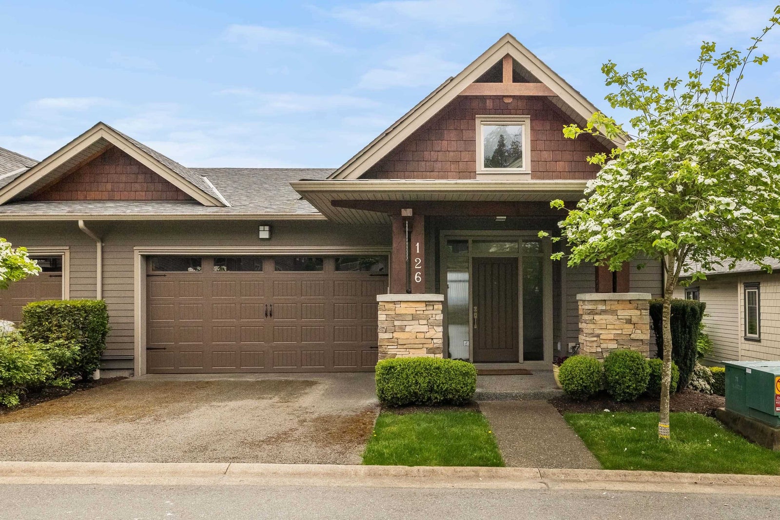126 - 3458 Burke Village Promenade - Burke Mountain Townhouse for Sale, 4 Bedrooms (R2997391)