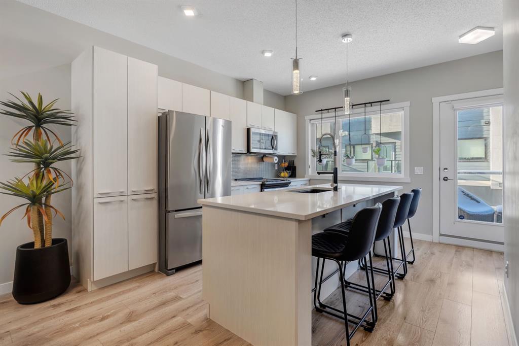 302, 218 Sherwood Square NW - Sherwood Row/Townhouse for Sale, 3 Bedrooms (A2238486)