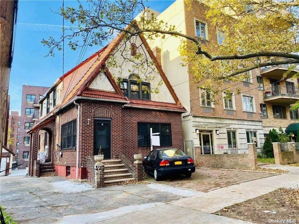 141-25 84th Drive - Briarwood House for Sale, 6 Bedrooms (3520713)
