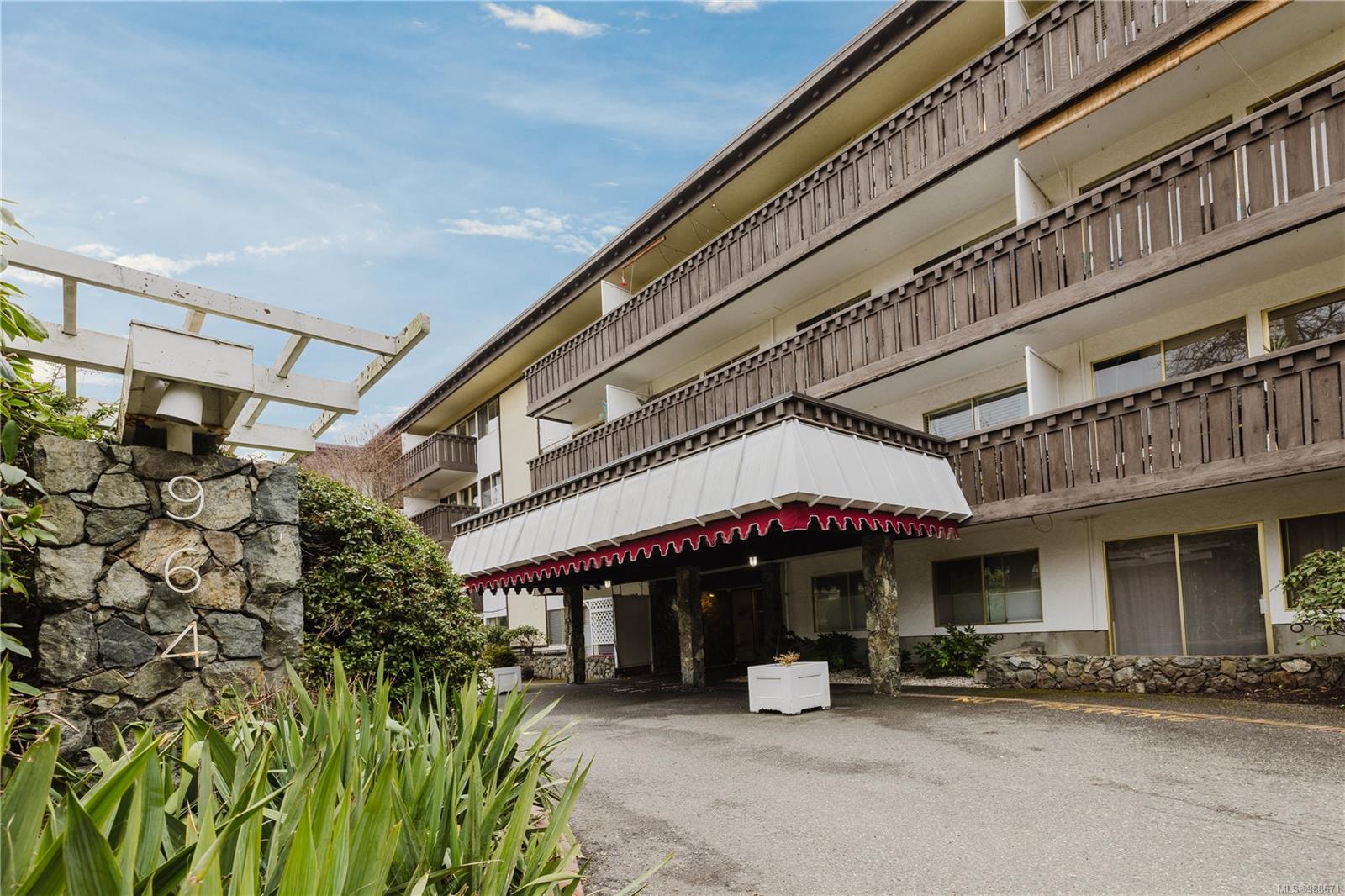 209 - 964 Heywood Ave - Vi Fairfield West Condo Apartment for Sale, 2 Bedrooms (988671)