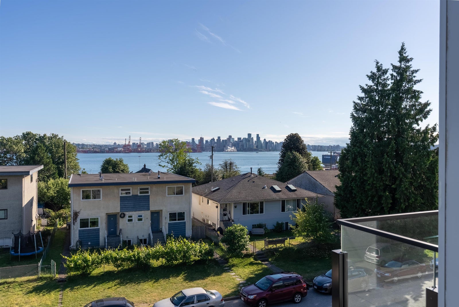 1 434 E 1ST STREET - Lower Lonsdale 1/2 Duplex for Sale, 5 Bedrooms (R2970702)