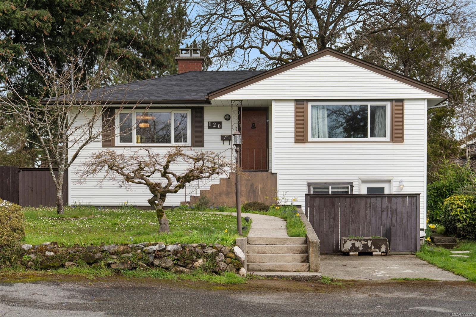 120 Kamloops Ave - SW Tillicum Single Family Residence for Sale, 5 Bedrooms (992297)