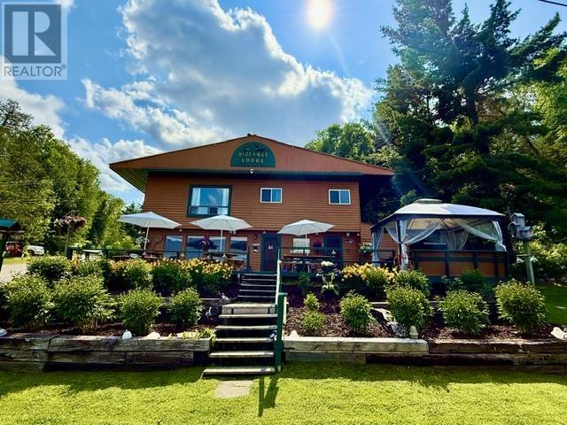 Hideaway Lodge waterfront fishing lodge for sale Clearwater Lake Northwestern Ontario