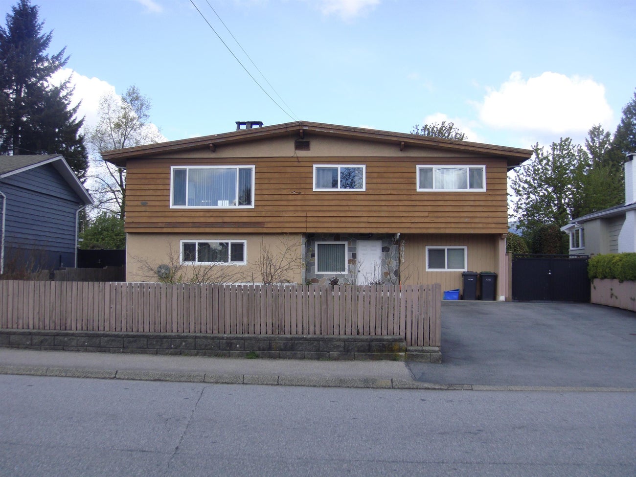 2025 REGAN AVENUE - Central Coquitlam House/Single Family for sale, 5 Bedrooms (R2877658) #1