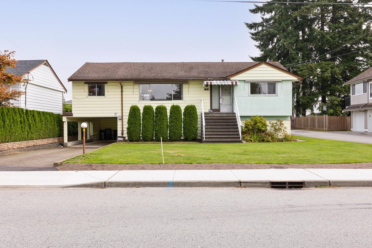 739 SCHOOLHOUSE STREET - Central Coquitlam House/Single Family for Sale, 3 Bedrooms (R2928568) #1