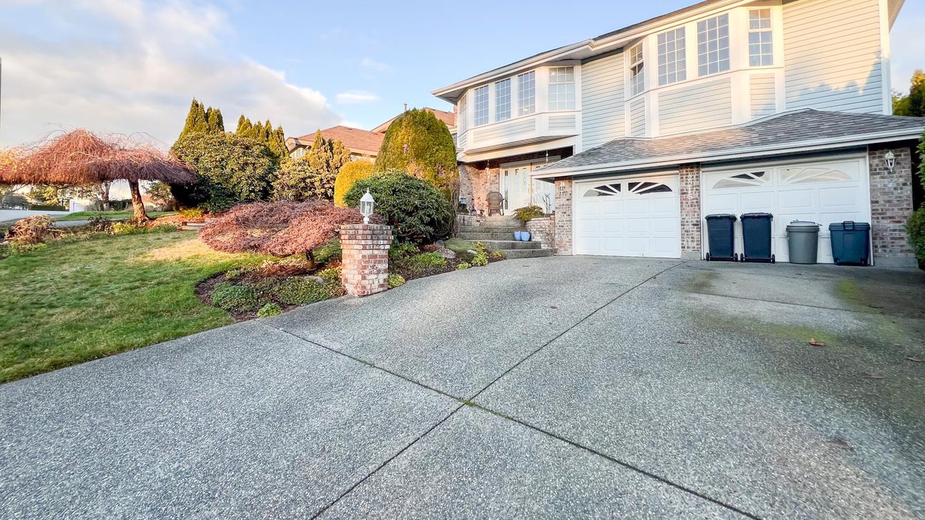 2215 SORRENTO DRIVE - Coquitlam East House/Single Family for sale, 4 Bedrooms (R2950147) #1