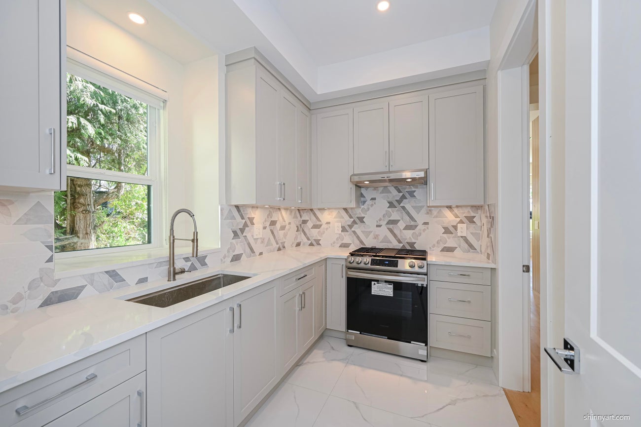 897 Cottonwood Avenue - Coquitlam West Single Family Residence for Sale, 8 Bedrooms (R2952188) #12