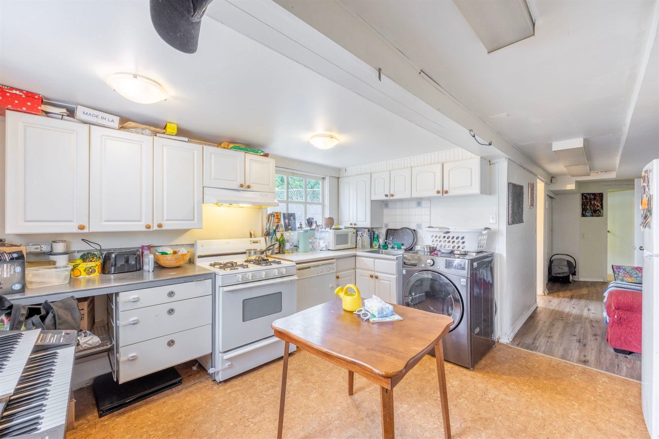 634 Rochester Avenue - Coquitlam West Single Family Residence for Sale, 6 Bedrooms (R2954343) #8