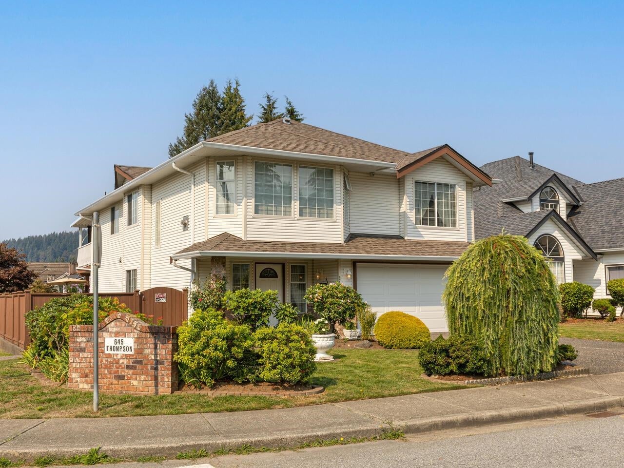 645 THOMPSON AVENUE - Coquitlam West House/Single Family for Sale, 5 Bedrooms (R2957639) #1