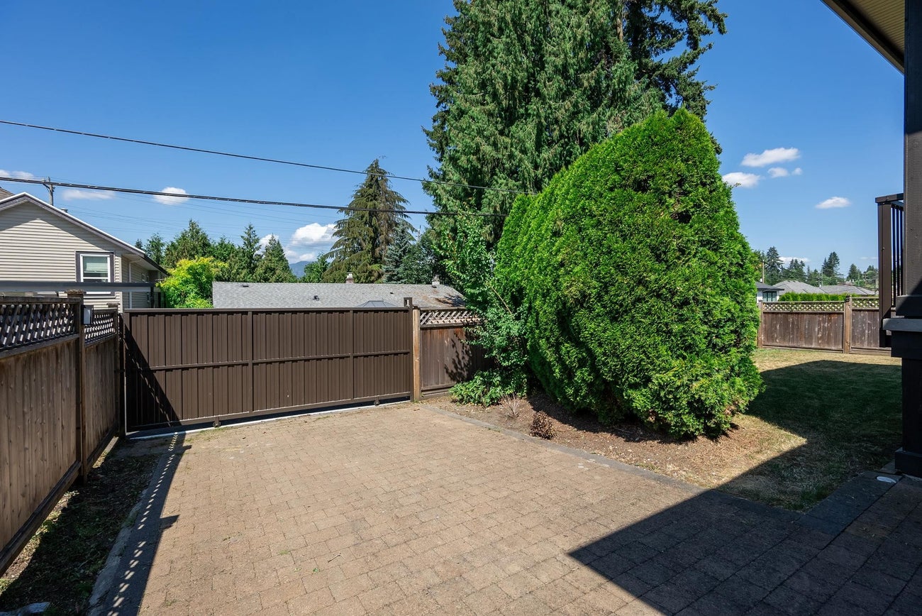 1049 GROVER AVENUE - Central Coquitlam House/Single Family for Sale, 8 Bedrooms (R2967279) #39