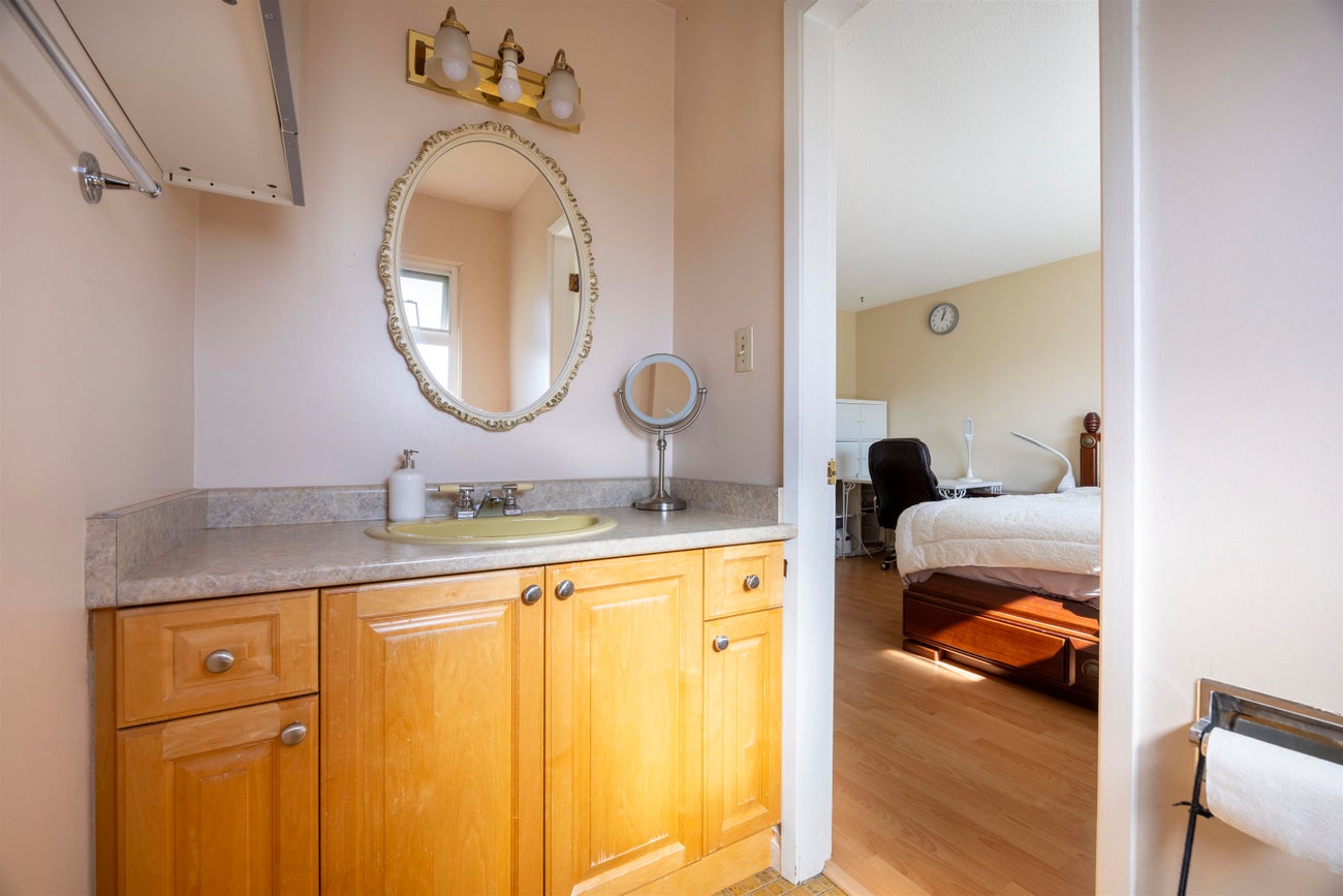 736 Sydney Avenue - Coquitlam West Single Family Residence for Sale, 5 Bedrooms (R2972235) #19