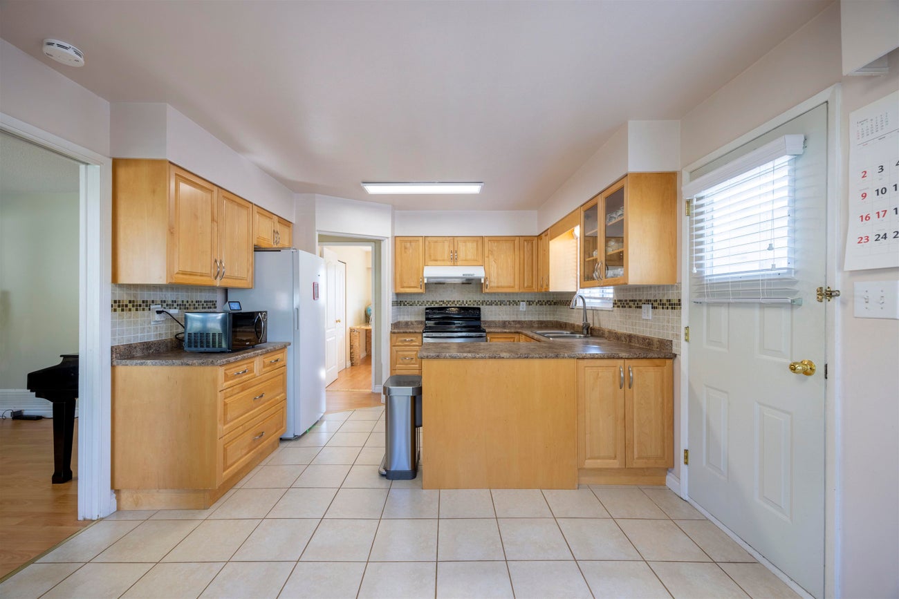 736 Sydney Avenue - Coquitlam West Single Family Residence for Sale, 5 Bedrooms (R2972235) #9