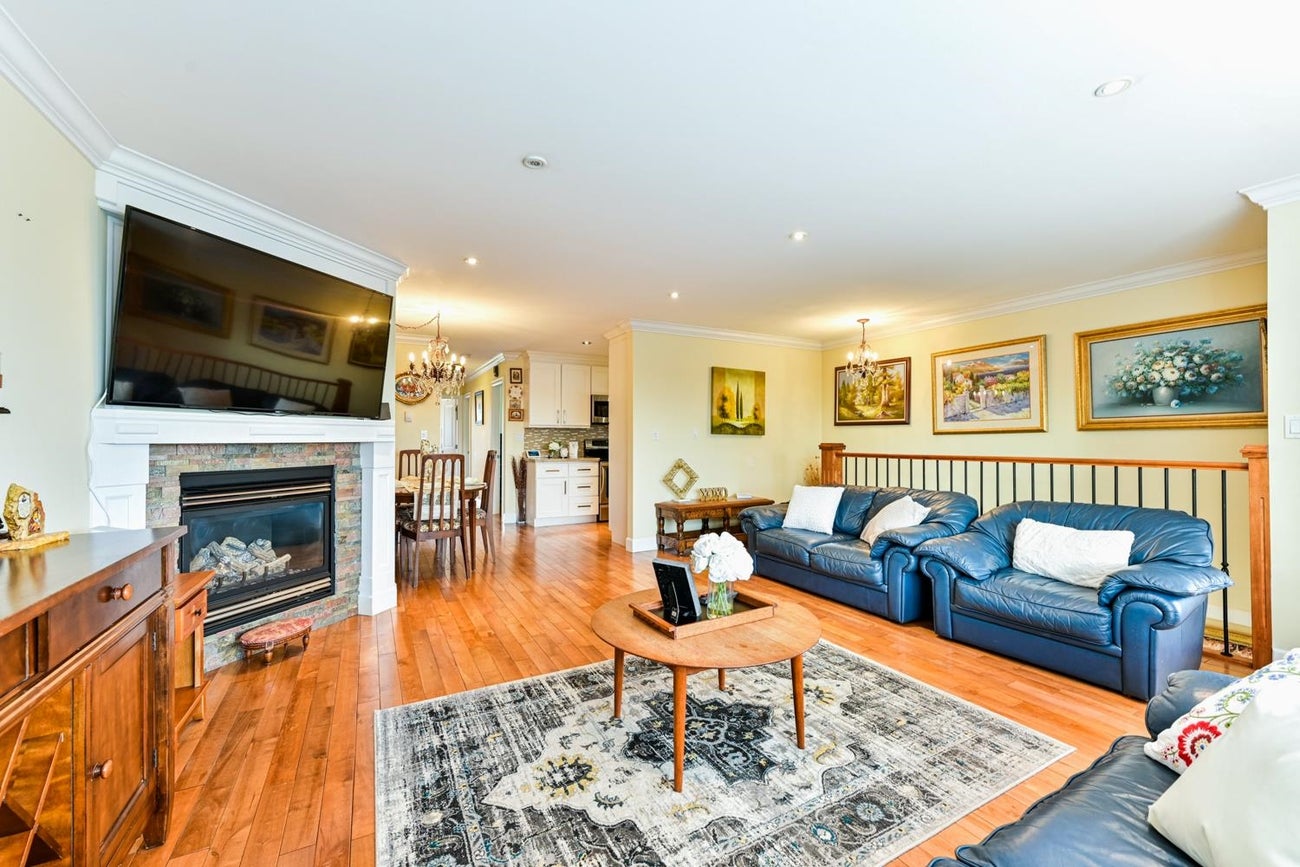 2097 - 2099 Dawes Hill Road - Central Coquitlam Single Family Residence for Sale, 8 Bedrooms (R2973320) #10