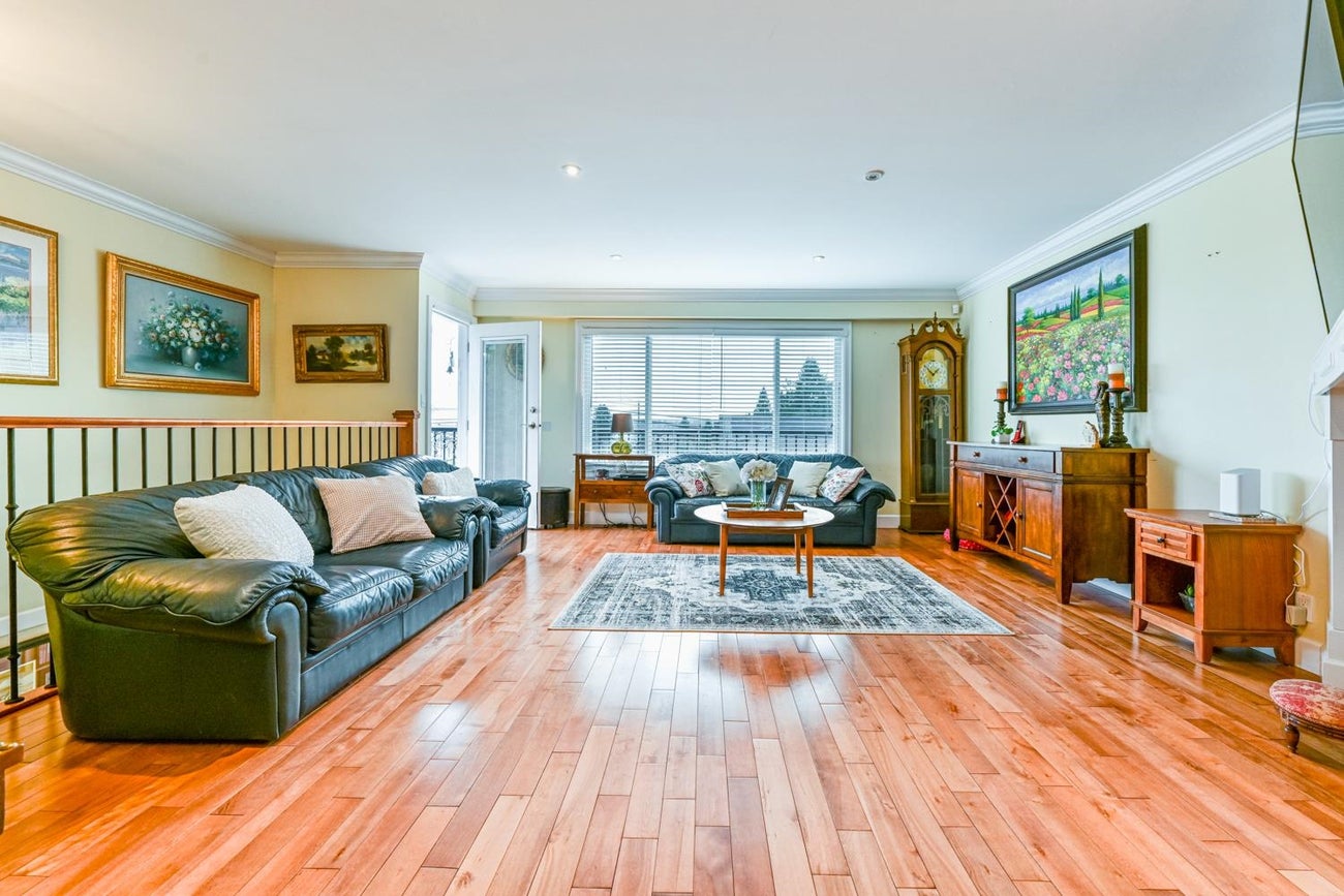 2097 - 2099 Dawes Hill Road - Central Coquitlam Single Family Residence for Sale, 8 Bedrooms (R2973320) #11